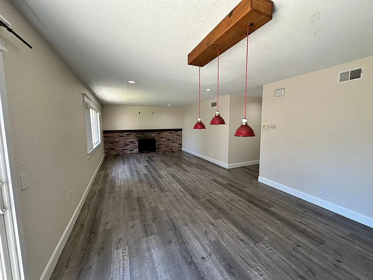 591 Fayette Cir — Photo 3