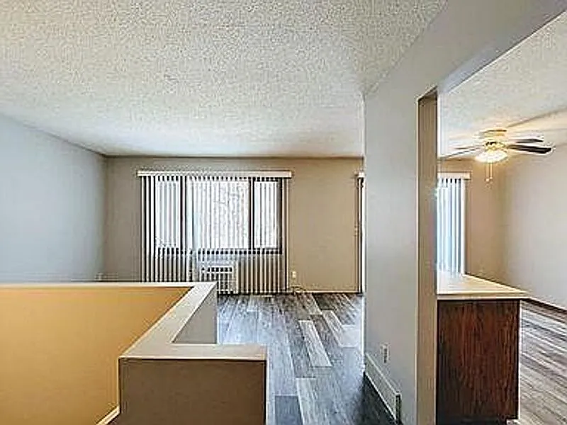 3 bed, 1.0 bath, 1400 sqft, $1,785 — Photo 2