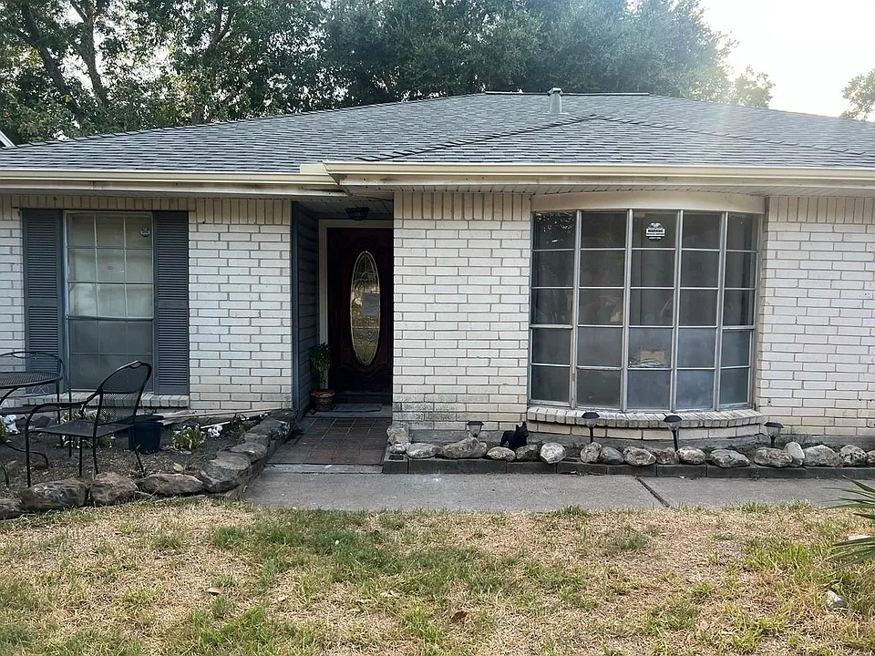 10907 Montverde Ln