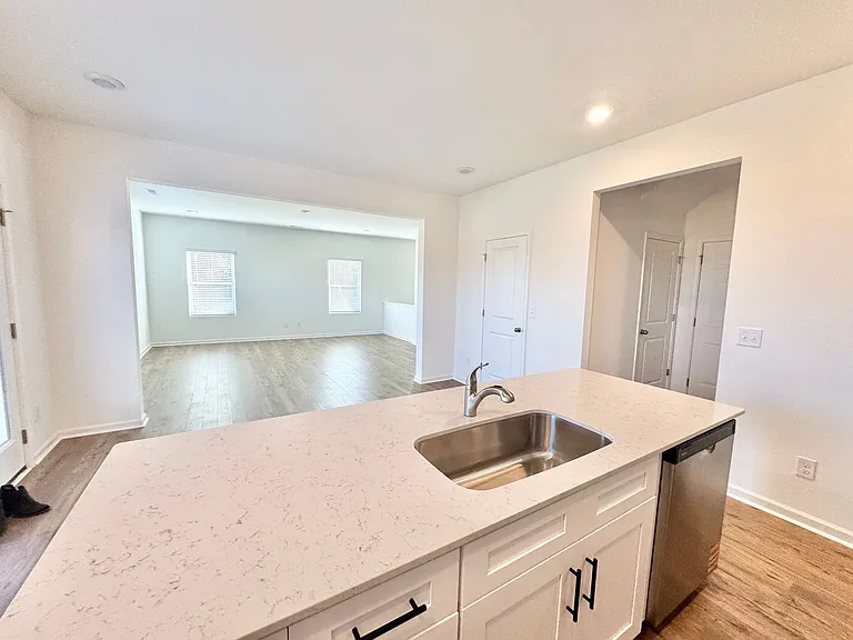 108 Cougar Ln — Photo 8