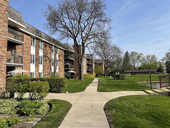 2nd image of 3913 Saratoga Ave #304