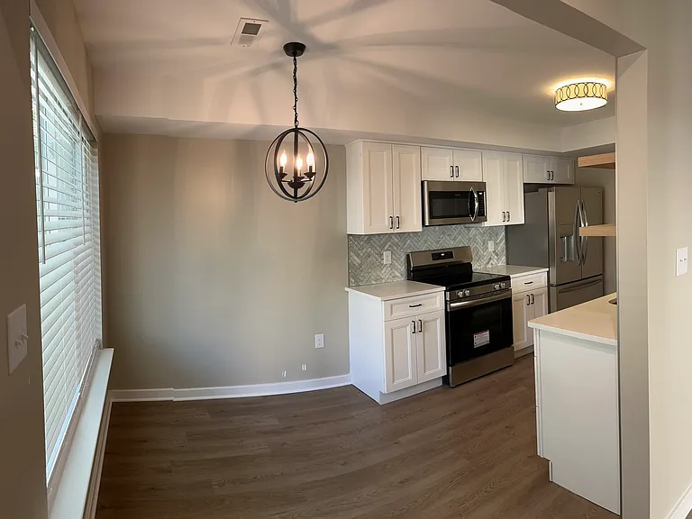1207 Roberts Way — Photo 4