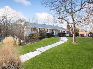 407 S Country Rd, Brookhaven, NY 11719