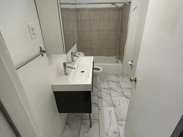 912 Ivy St #1 — Photo 7