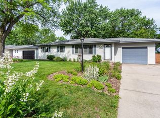 2069 Bluestone Ln, Saint Paul, MN 55122