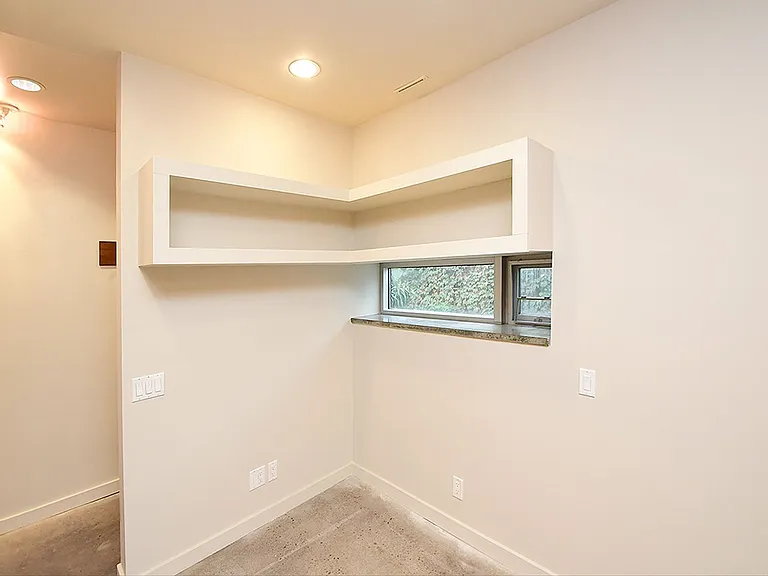 1018 S 36th St — Photo 32
