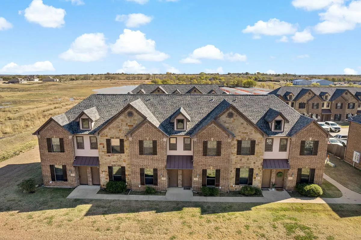 11116 Marion Rd #204 in Sanger, TX 76266 — Photo 2