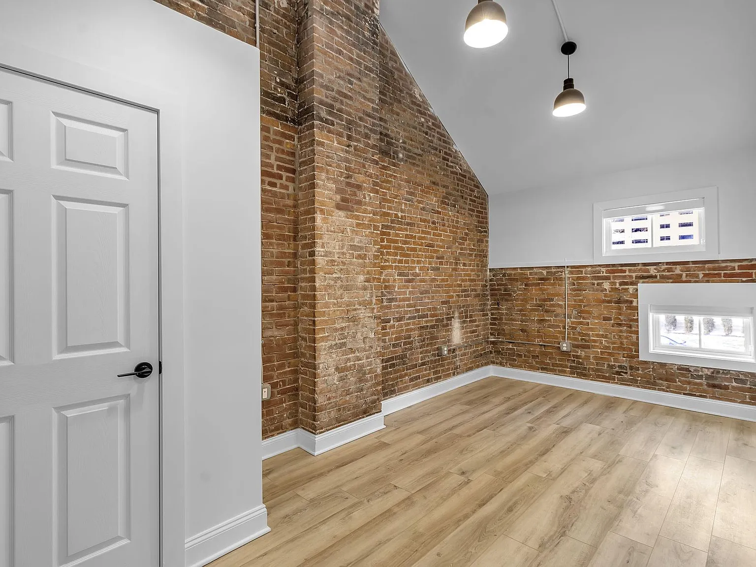 2 bed, 1.5 bath, 754 sqft, $2,300 — Photo 4