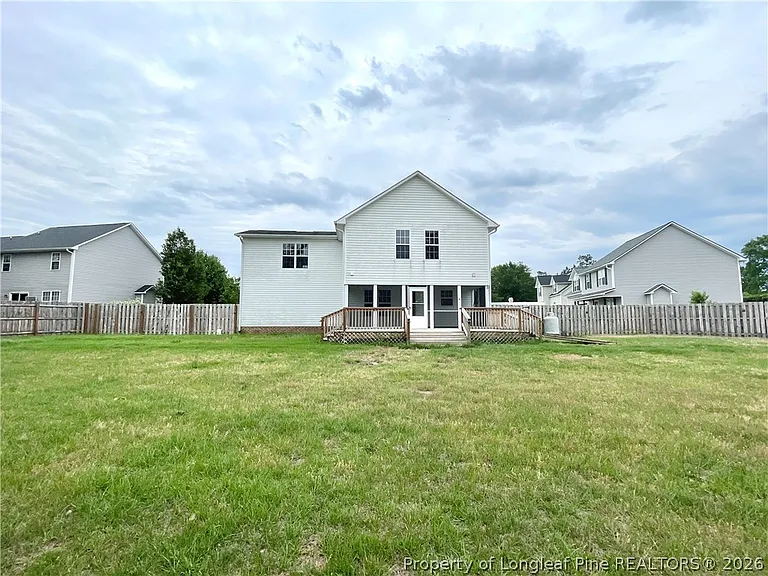 82 Essex Ct W — Photo 21