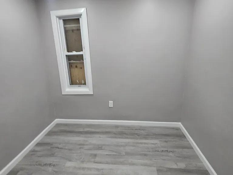 125-127 Redwood Ave #1C — Photo 5