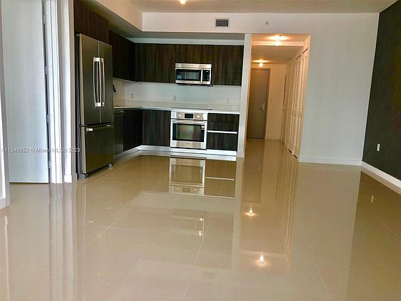 3rd image of 488 NE 18th St Unit 3803