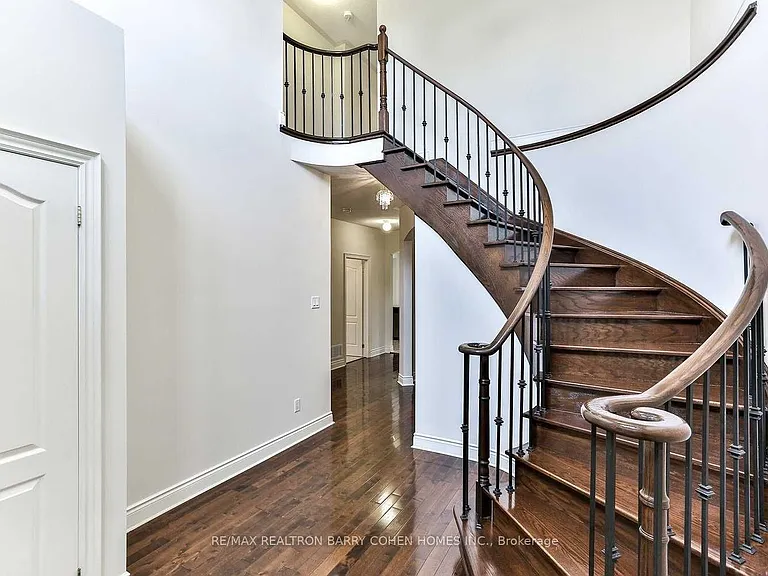 79 Giordano Way — Photo 2