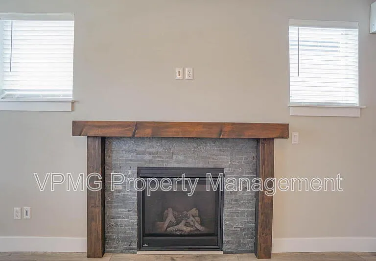 2928 NW 16th St — Photo 13