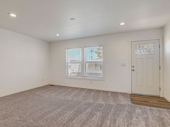 Front door/Livingroom