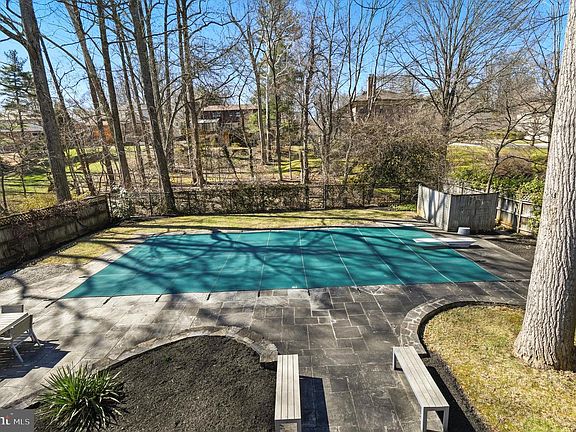 4th image of 6920 Millwood Rd