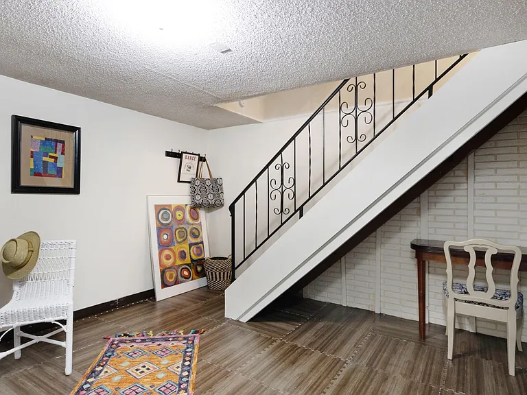 308 Twykingham Pl — Photo 32