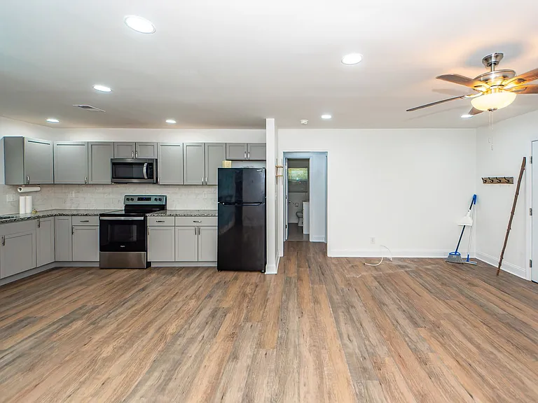 6933 Raymond Ave — Photo 7
