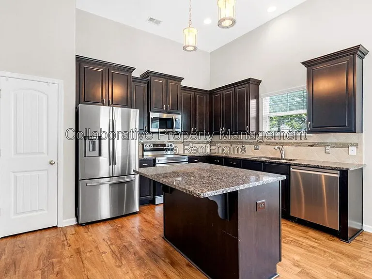 105 Richmond Walk Dr — Photo 1