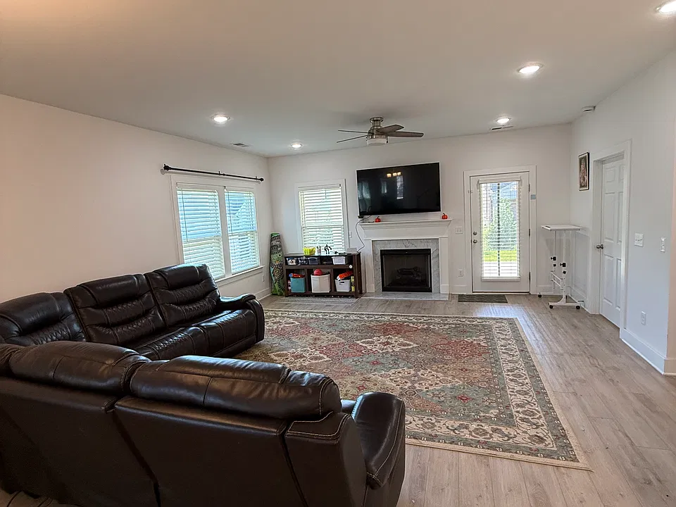 4012 Singing Creek Dr