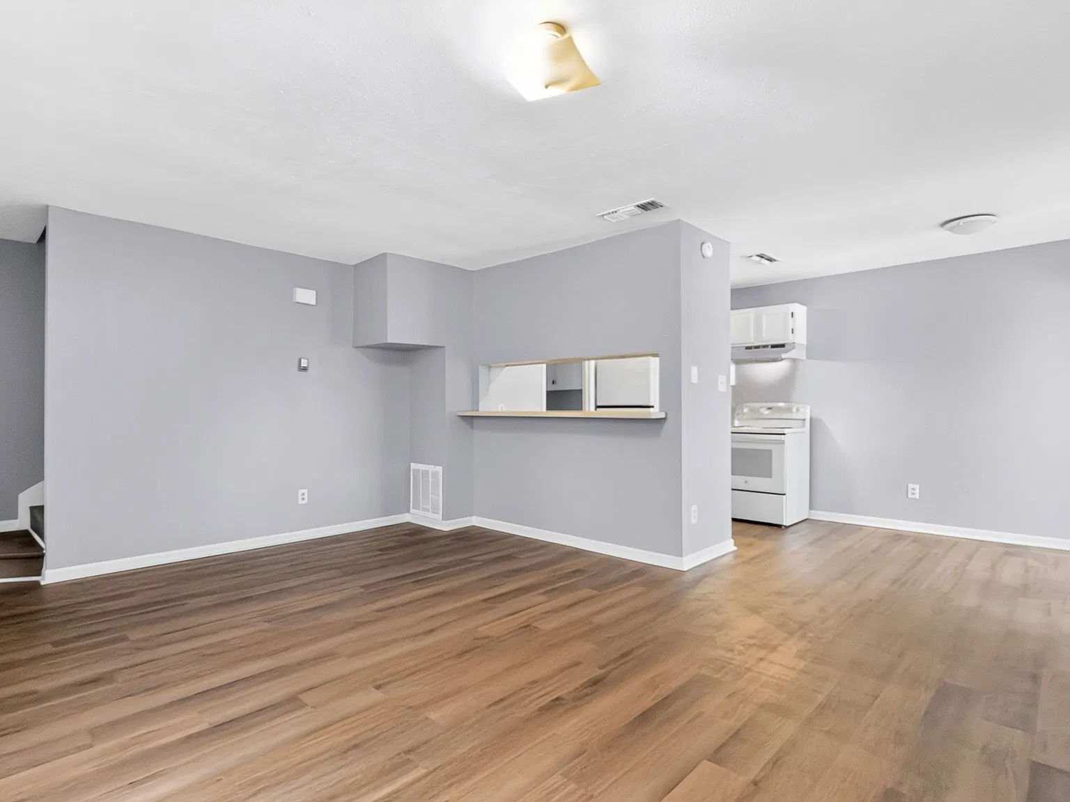 1813 Cedarhill Drive - C — Photo 2