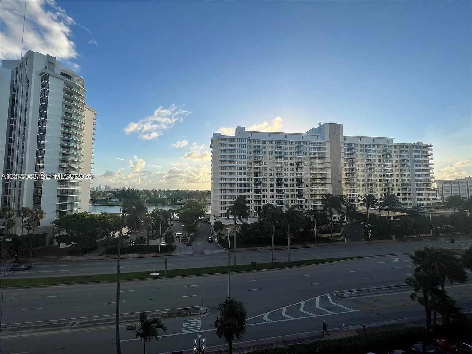 Oceanside Plaza Condo — Photo 2