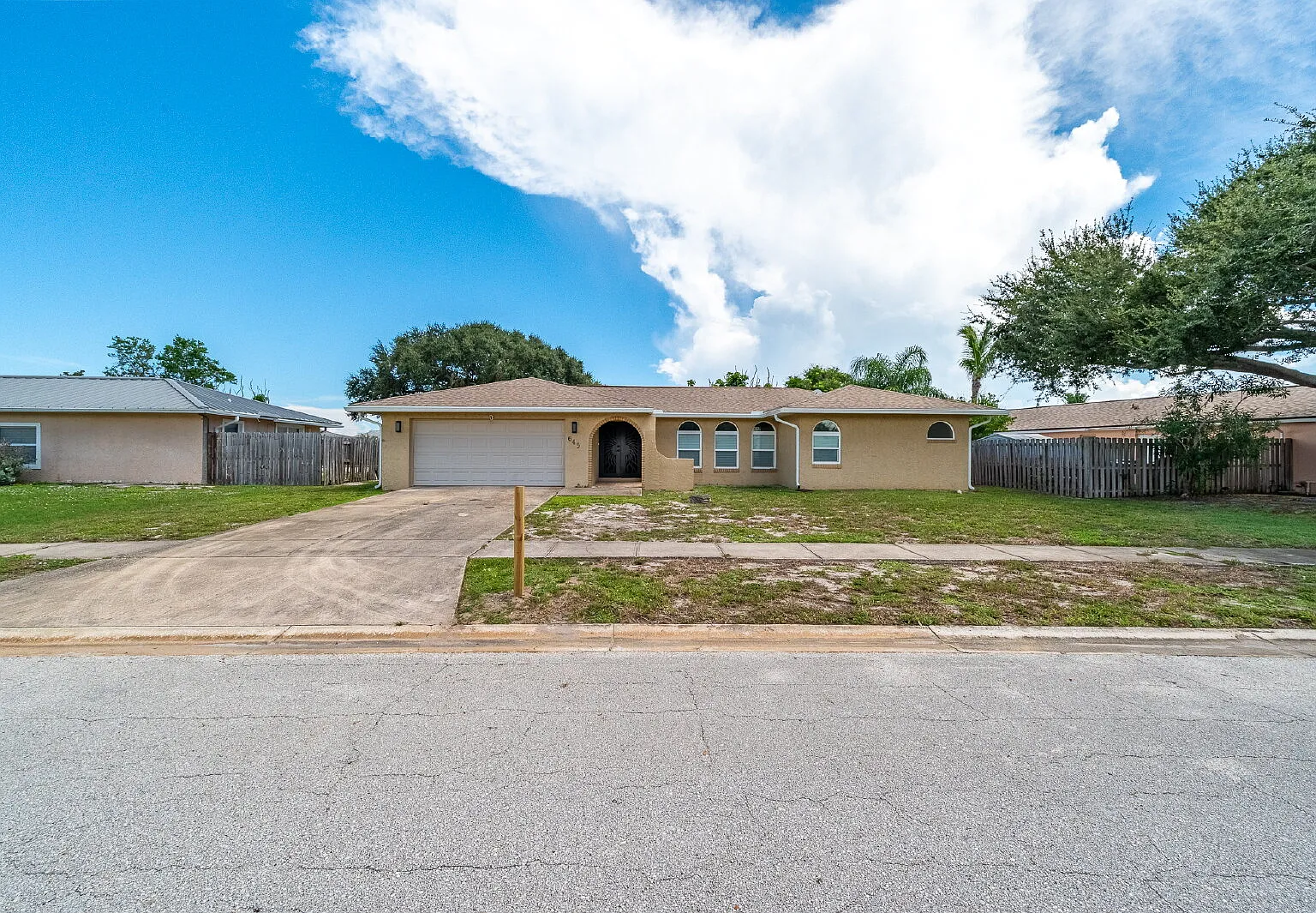 4 bed, 2.0 bath, 1983 sqft, $3,800 — Photo 1