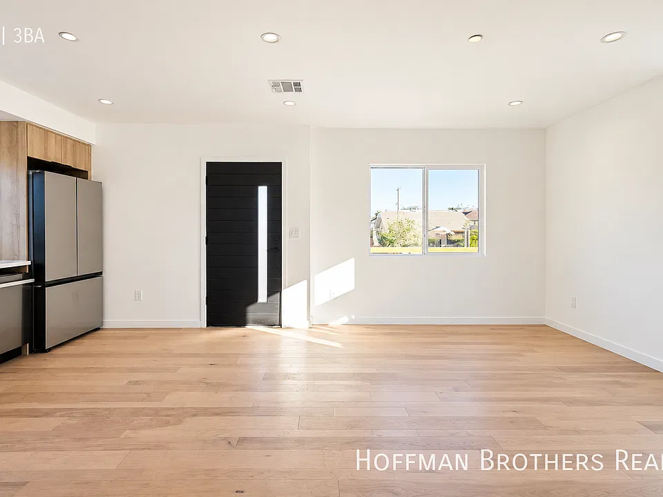2681 1/2 Roseview Ave