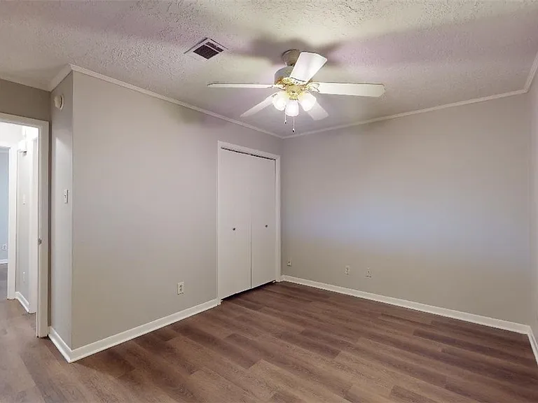 3904 Windwood Cir — Photo 21