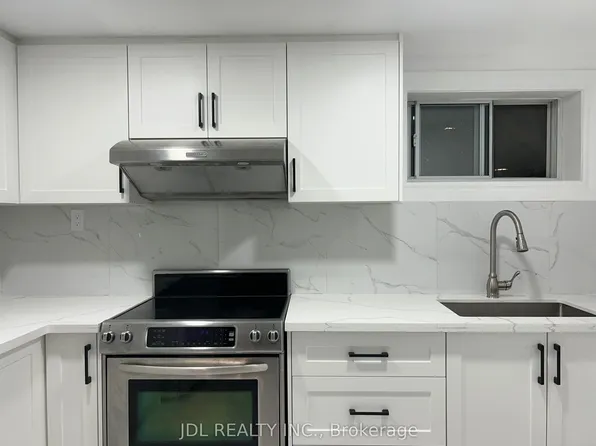 110 Robinson St #A, Markham, ON L3P 1P1