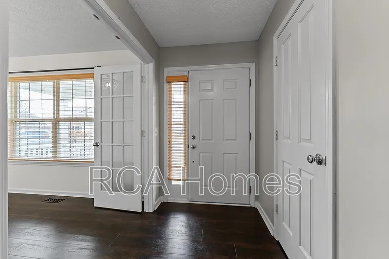 4 bed, 2.5 bath, 2385 sqft, $2,700 — Photo 2
