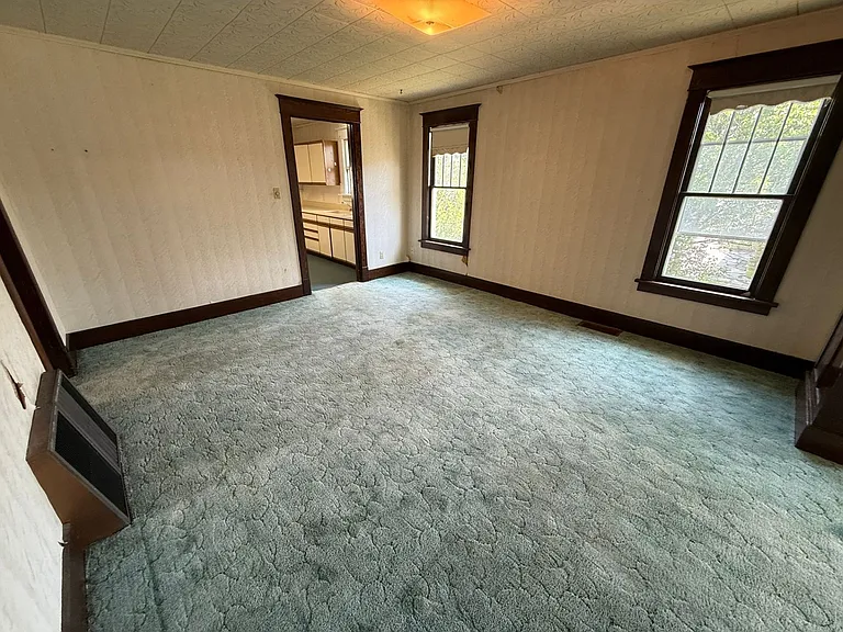 825 N Broadway Ave. — Photo 15