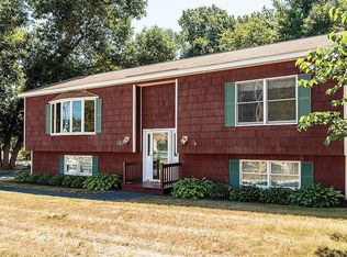 44 Middlesex Rd, Tyngsboro, MA 01879
