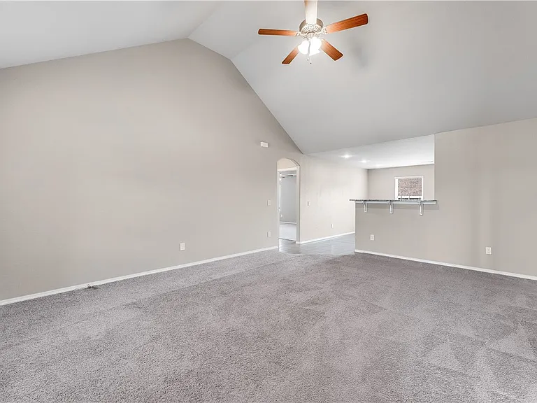 705 SW River Rock St — Photo 4