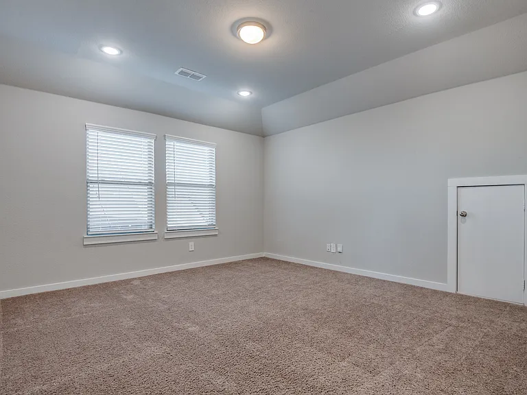 2412 Green River Rd — Photo 17