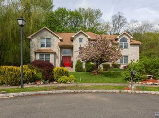 6 Mallon Ct, Park Ridge, NJ 07656