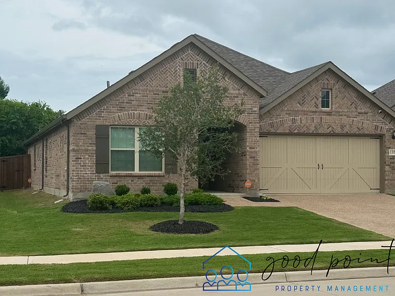 1327 Rosler St — Photo 2