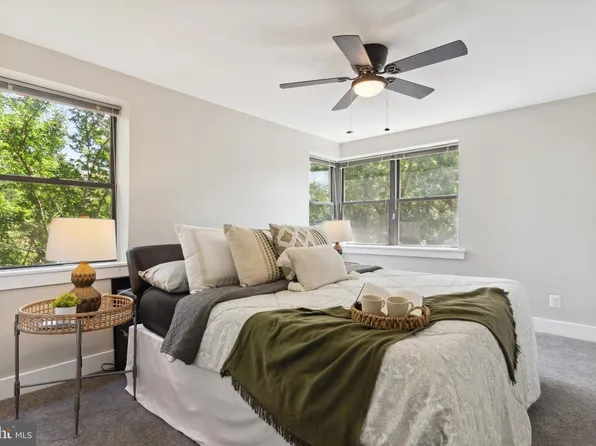 210 Oakwood St SE APT 201, Washington, DC 20032