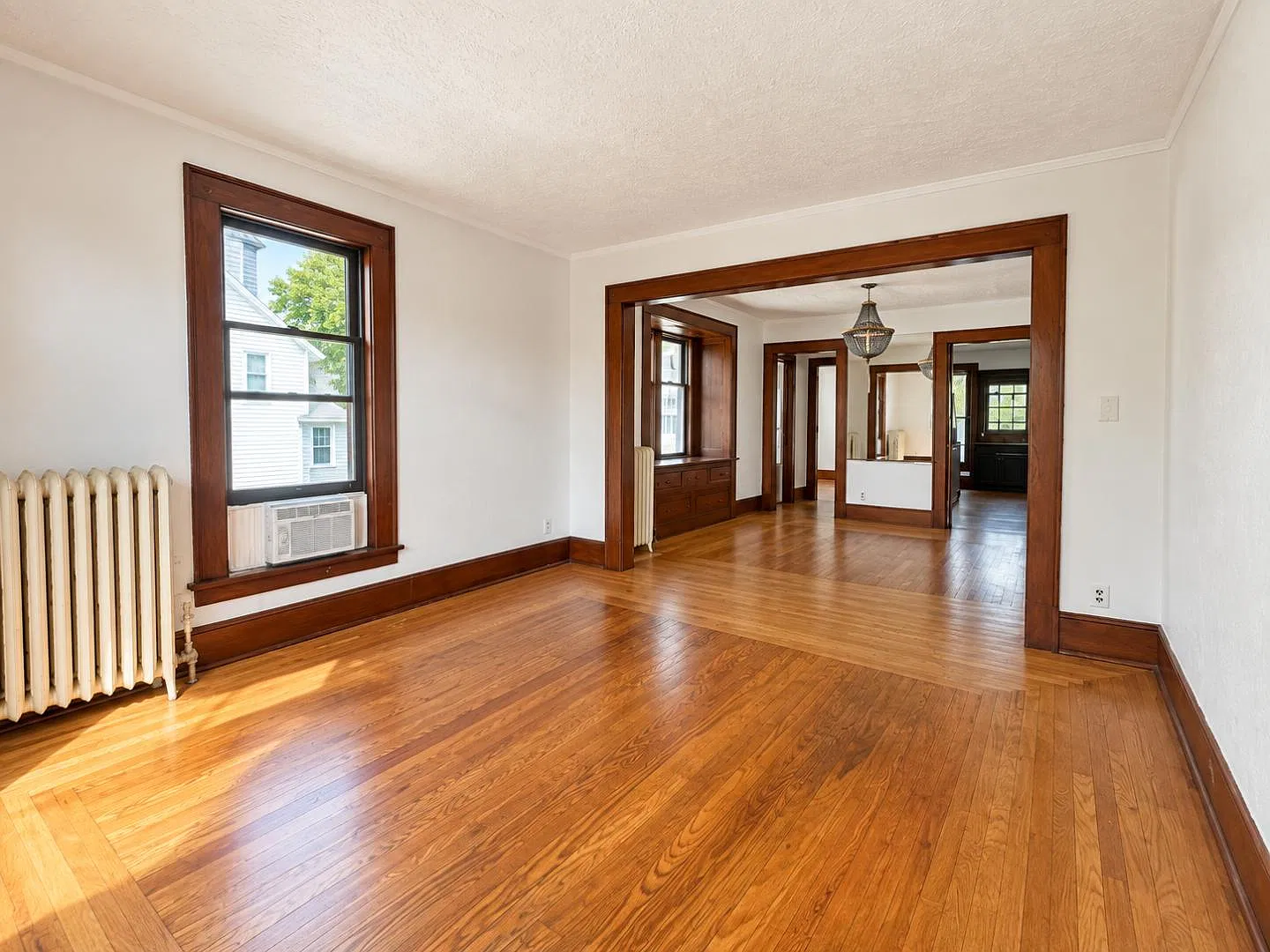 314 N Sycamore St — Photo 2