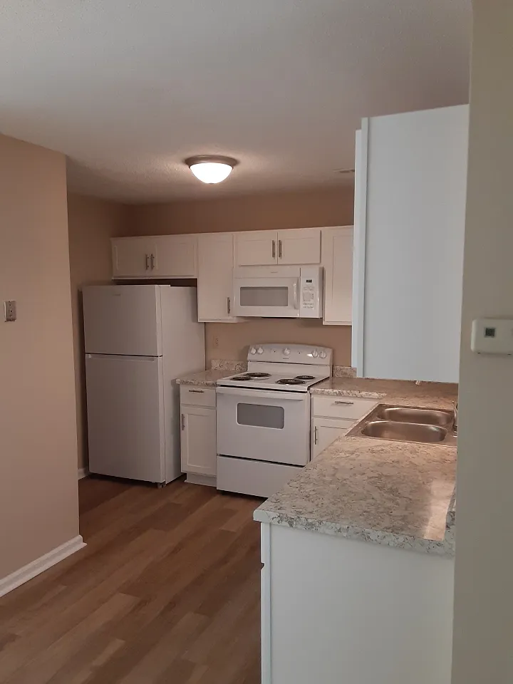 2 bed, 1.5 bath, 1100 sqft, $1,150 — Photo 2
