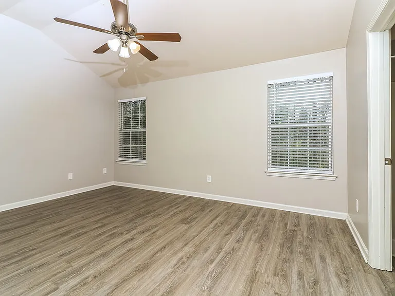 414 Hidden Creek Ct — Photo 11