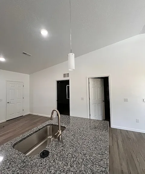 220 S Taylor St — Photo 17