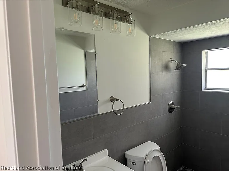 1834 Koy Dr — Photo 11