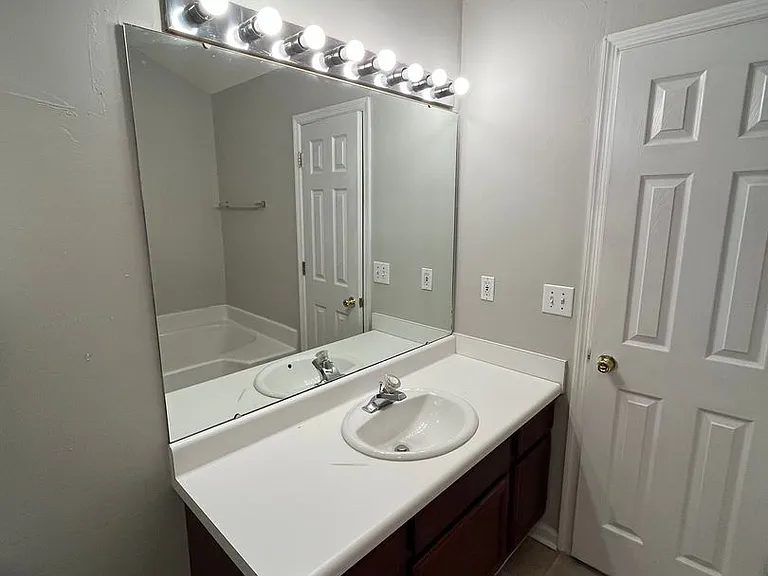 6057 Buxton Dr — Photo 25
