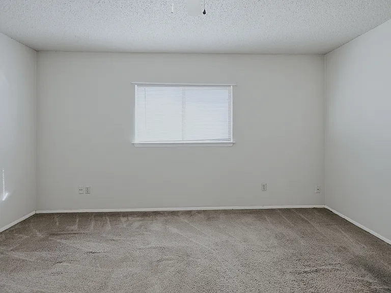 6826 Celes Meadow Dr — Photo 9