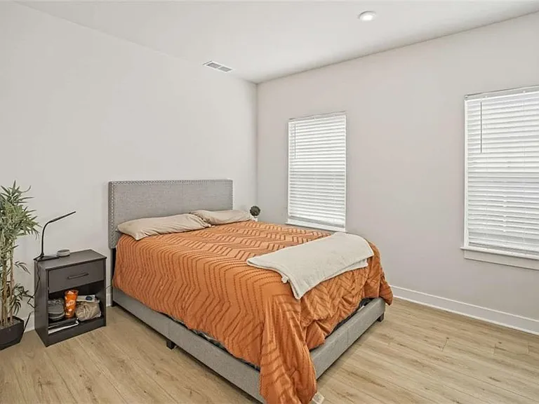305 Meuse Ln — Photo 12