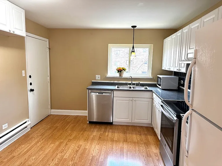2215 Nichols Rd #C — Photo 4