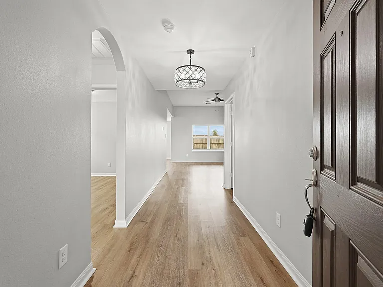 7126 Montclair Peak Ln — Photo 2