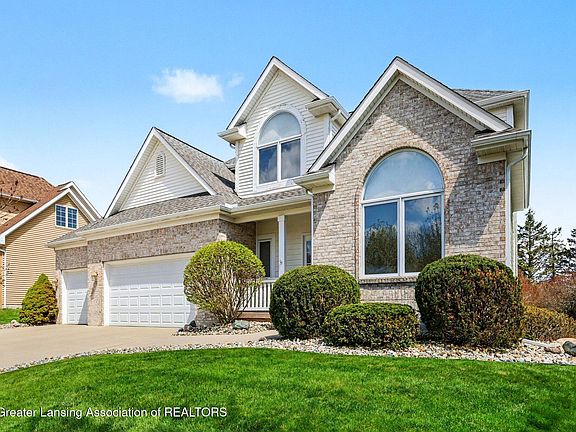 3rd image of 1598 Royal Crescent Dr