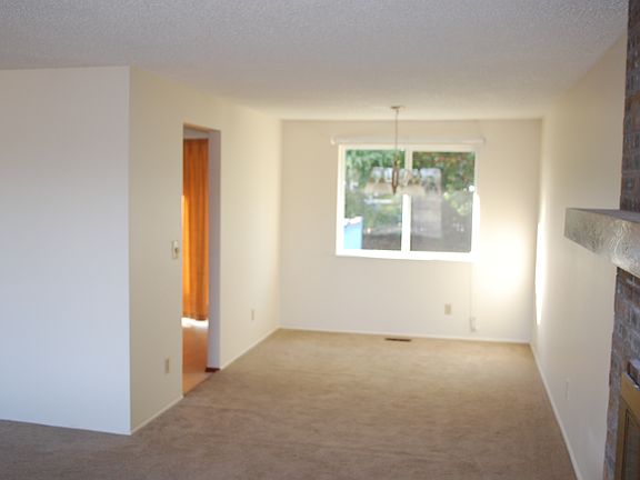 4th image of 1302 N Woodlawn St