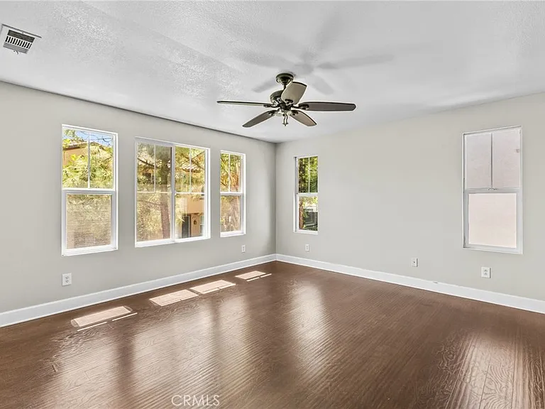 28403 Ravenna St — Photo 7
